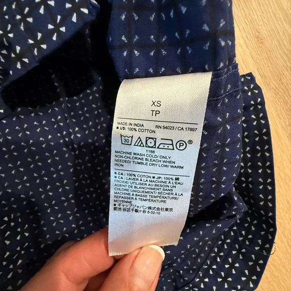 Banana Republic Navy and White Patterned Men's Shirt - Picture 5 of 8